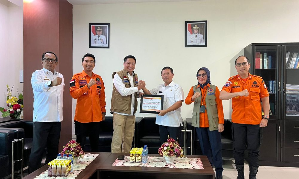 BNPB Serahkan Rp 350 Juta Dana Siap Pakai ke Pemkot Makassar