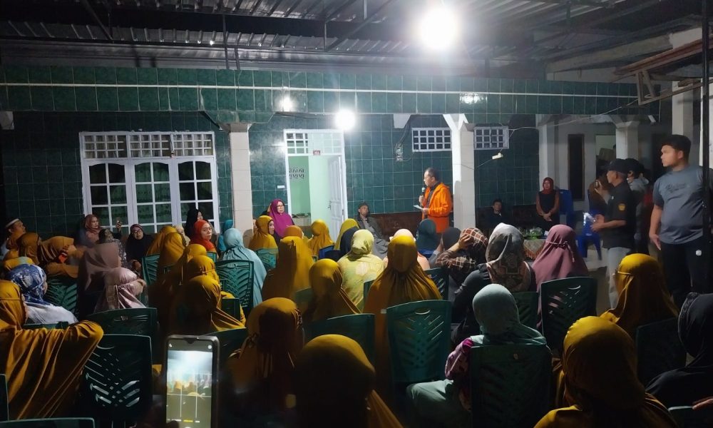 Ingin Melihat Langsung Sosok Danny Pomanto, Warga Lapriaja Bone Rela Menunggu Hingga Larut Malam