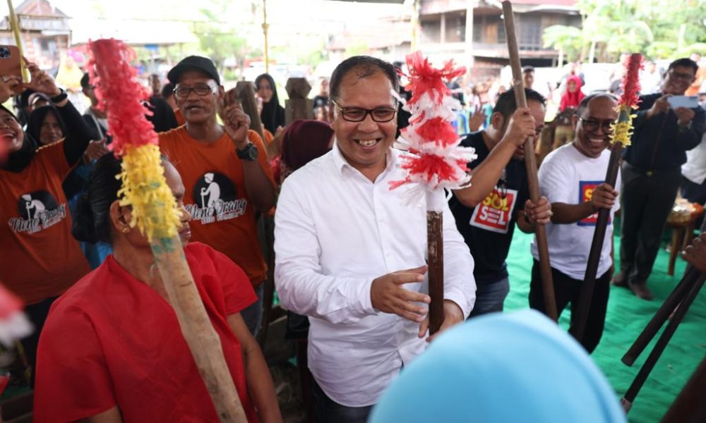 Danny Pomanto Ikuti Tradisi Mappadendang Bersama Rumpun Keluarga Nene Orang Sidrap