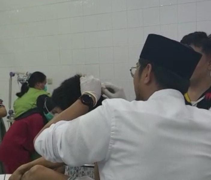 Dapat Info Warga Tertimpa Runtuhan Kubah Masjid, dr Udin Malik Turut Bantu Pengobatan 10 Korban di UGD