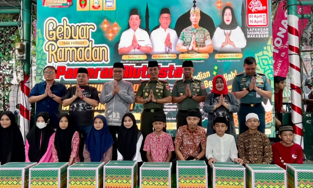 Gebyar Ramadan, Danny Pomanto Dampingi Pangdam XIV Hasanuddin Bagi-Bagi Sembako ke Anak Yatim Piatu