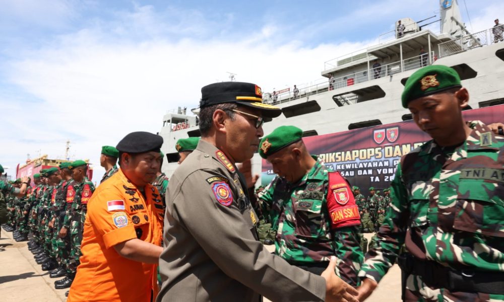 Wali Kota Danny Pomanto-Panglima TNI Laksamana Yudo Margono Lepas Satgas Pamtas Papua di Makassar