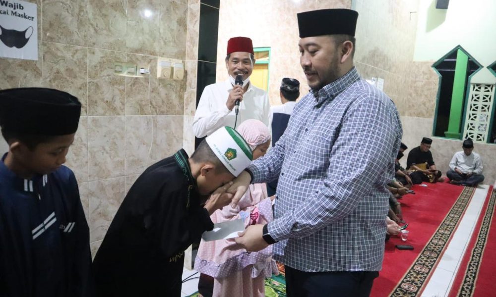 Camat Panakkukang Beserta Rombongan Tripika Safari Ramadan Di Masjid Al Ikhlas Kelurahan Sinrijala