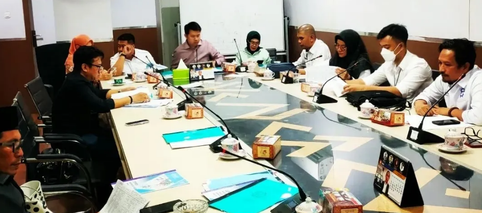 Direksi Perumda Parkir Hadiri Rapat Monitoring dan Evaluasi di DPRD Makassar