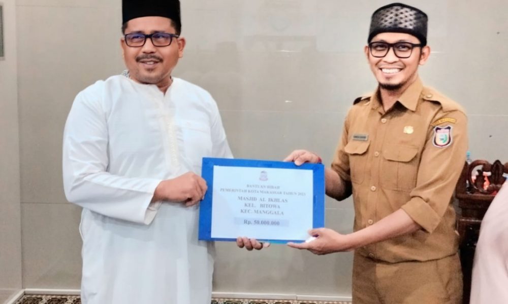 Dinas PU Makassar Srahkan Hibah ke Masjid Al-Ikhlas
