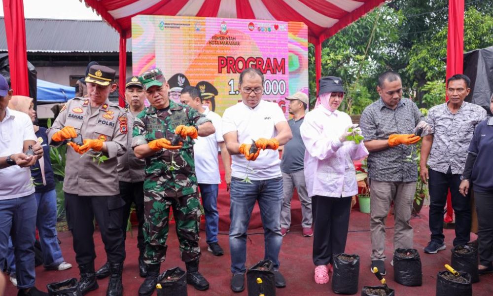 Danny Pomanto Resmi Canangkan Program Satu Juta Polybag Gerakan Terus Menanam