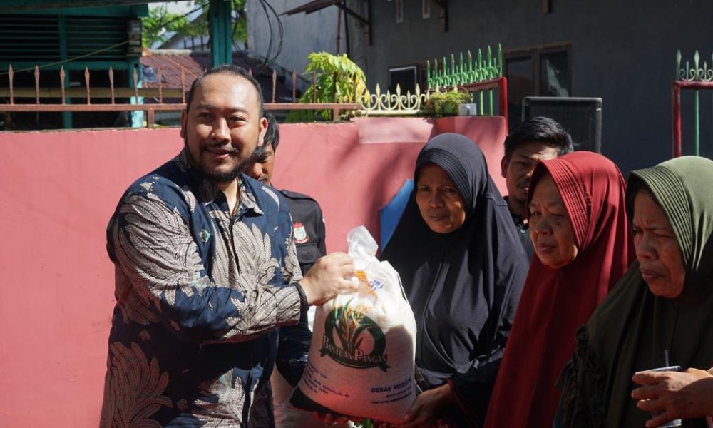 Camat Panakkukang Dampingi Walikota Makassar Pelepasan & Penyerahan Bantuan Pangan Beras Oleh Perum Bulog