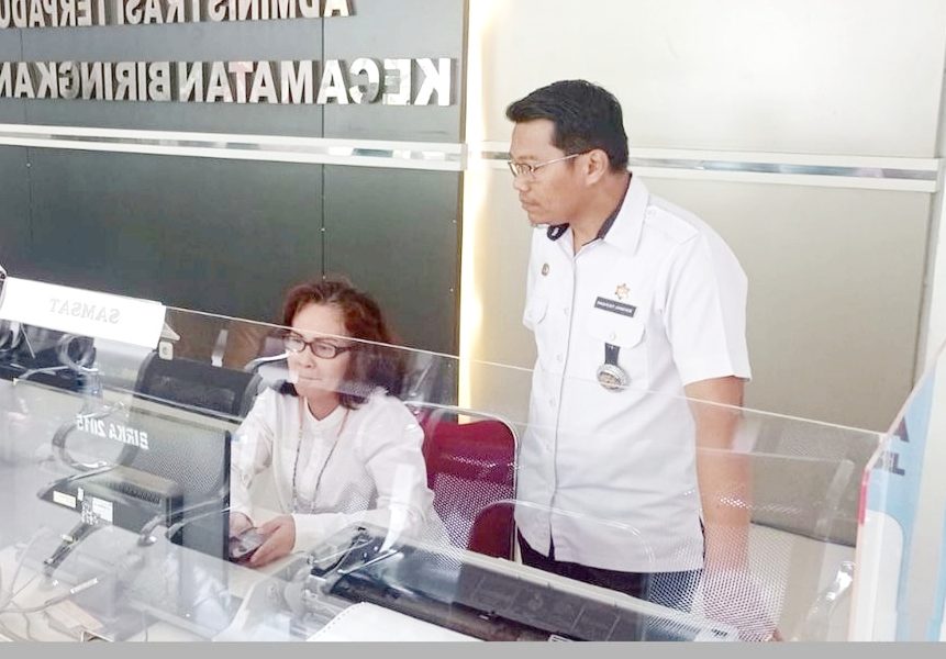 Tata Pelayanan Efektif, Camat Biringkanaya Pantau Langsung Loket Administrasi