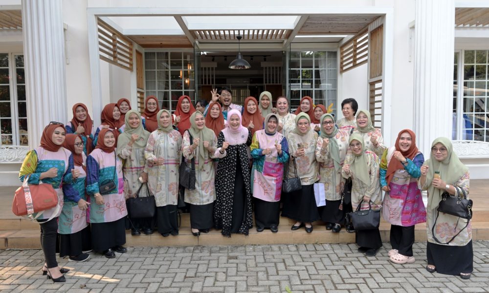 Indira Yusuf Ismail dan Yane Ardian Sambangi Pusat Pusat Kerajinan Dekranasda Kota Bogor