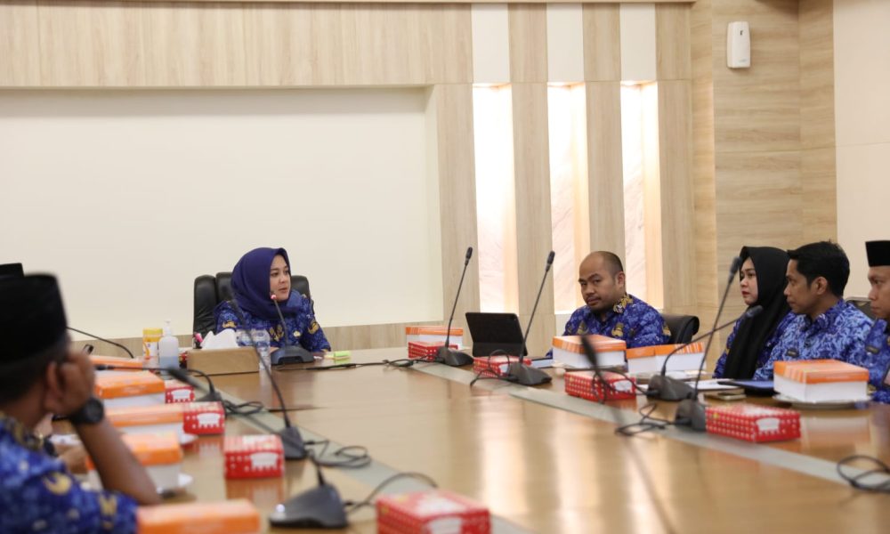 Pemerintrah Kota Makassar Akan Distribusikan 100 Gerobak ke PKL Pisang Epe