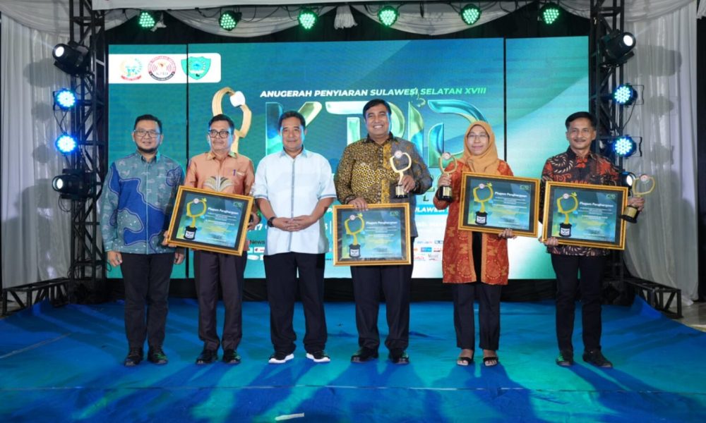 Danny Pomanto Terima Penghargaan Kepala Daerah Peduli Digitalisasi Penyiaran KPID Award 2023