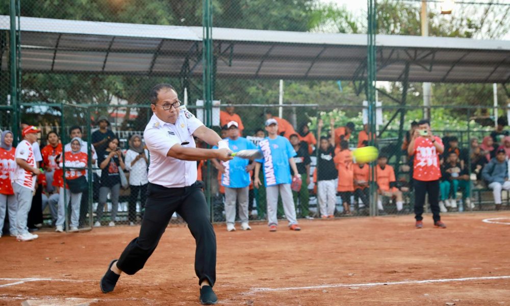 Danny Pomanto Unjuk Kemampuan di Kejuaraan Softball Wali Kota Cup Makassar 2023