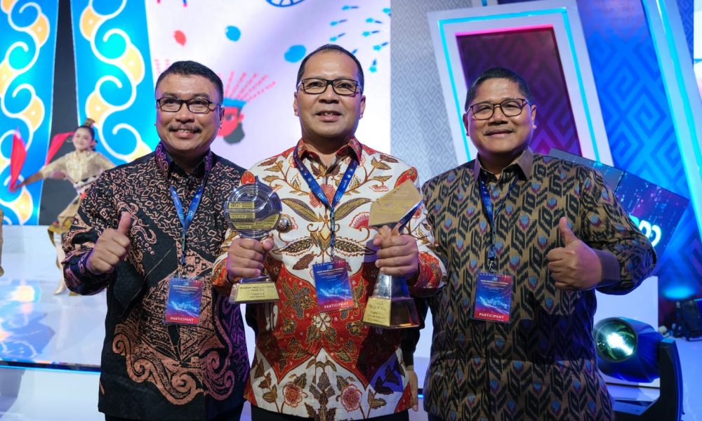 Alhamdulillah! Kota Makassar Terima Penghargaan TP2DD 2023 Kota Terbaik dan Program Unggulan P2DD Terbaik