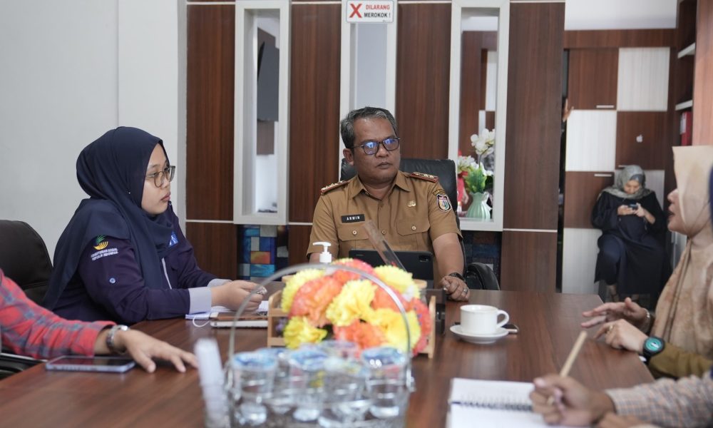 Dinsos Makassar Berikan Pelatihan Cukur dan Menjahit Bagi 10 PMKS