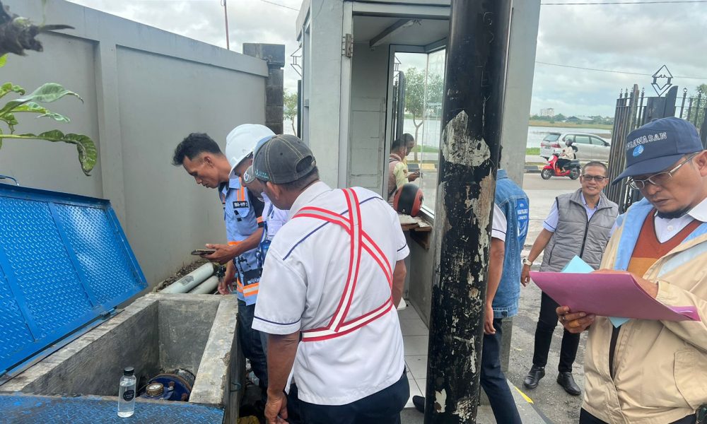 Giat Rutin, PDAM Makassar Turun Lakukan Pengecekan Meter Pelanggan