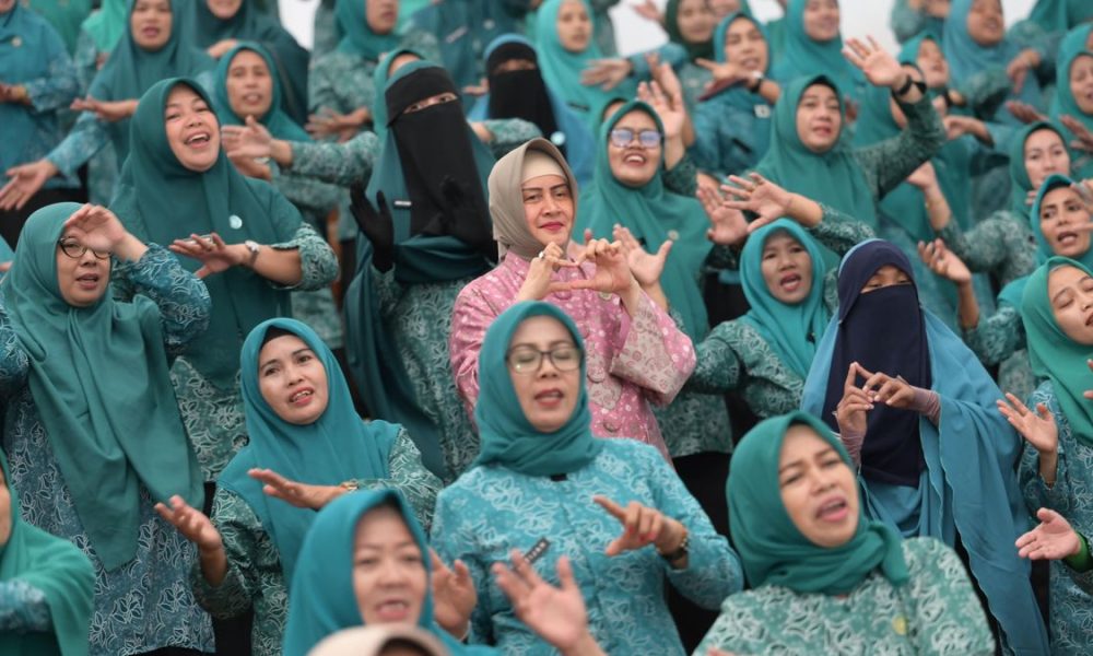 Indira Yusuf Ismail Apresiasi Penyapu Jalan Hingga Ketua RT/RW Teladan di Kecamatan Makassar