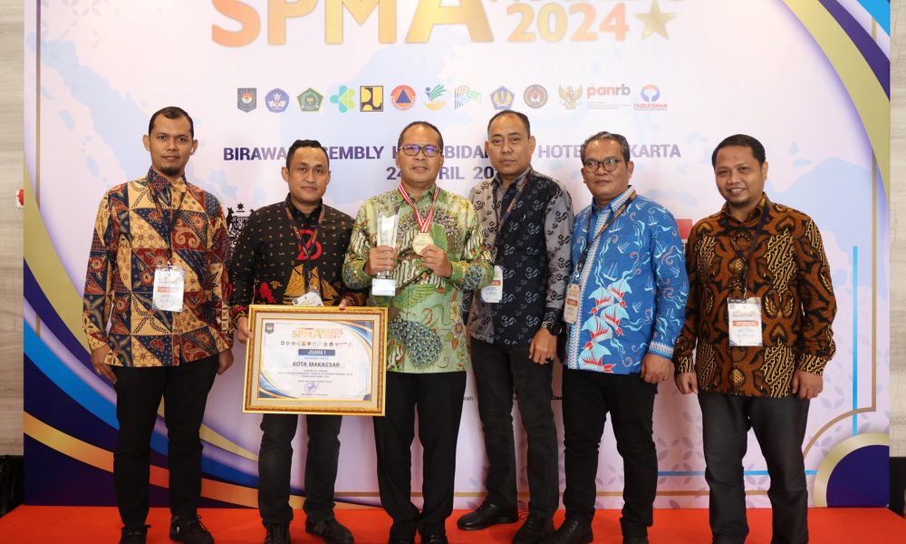 Pemkot Makassar Raih Penghargaan Standar Pelayanan Minimal SPM Awards 2024