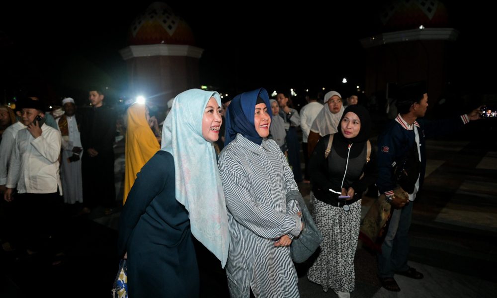 Bersama Warga Makassar, Ketua TP PKK I’tikaf di Masjid Kubah 99