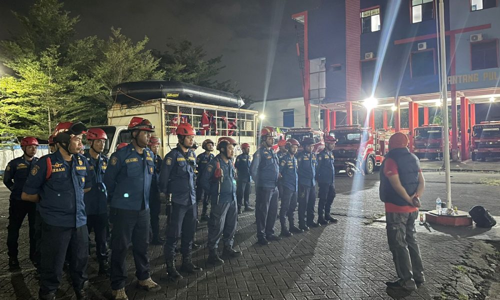 Wali Kota Makassar Danny Pomanto Salurkan Bantuan Kemanusiaan dari DamKarMat ke Wilayah Terdampak Bencana di Sulsel