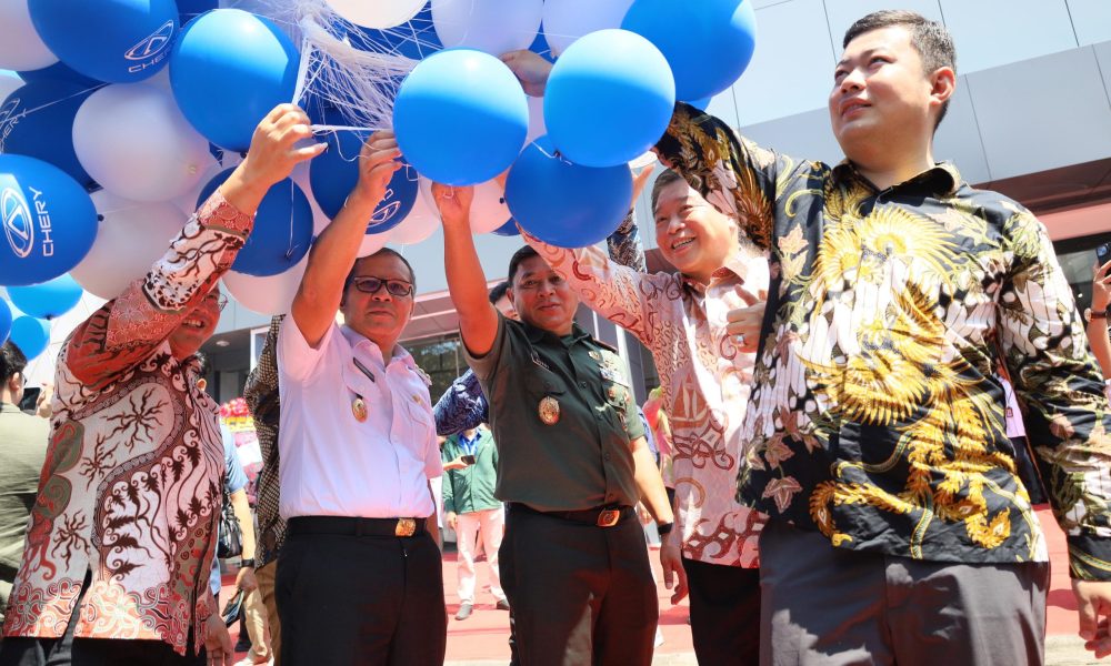 Danny Pomanto Sambut Baik Grand Opening Dealer Chery Veteran: Jadi Pilihan Masyarakat dan Pemerintah Beli Mobil EV