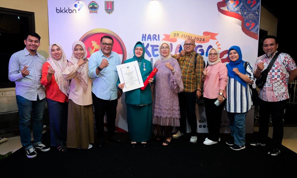 Indira Yusuf Ismail Raih Penghargaan Manggala Karya Kencana BKKBN