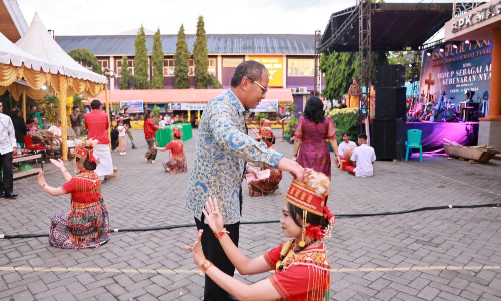 Danny Pomanto Hadiri Perayaan Paskah Gereja Toraja Jemaat Tamalanrea, Simbol Toleransi dan Kerukunan di Kota Makassar