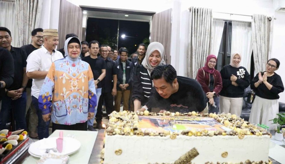 Ultah ke-43 Tahun, PJ Sekda Dapat Surprise dari Jajaran OPD Lingkup Pemkot Makassar