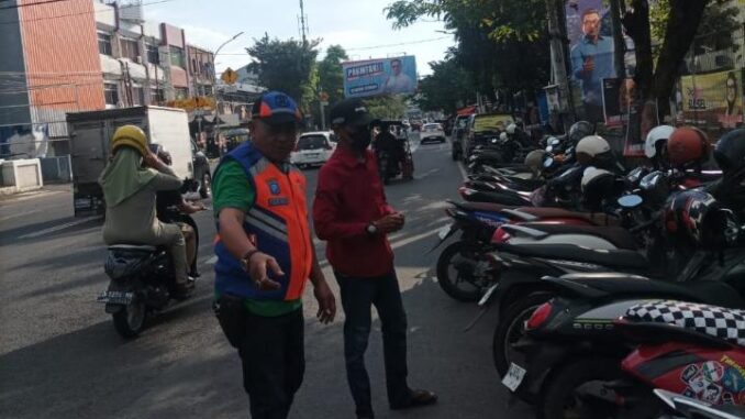 Tim Reaksi Cepat Perumda Parkir Makassar Tegur Jukir di Pasar Terong