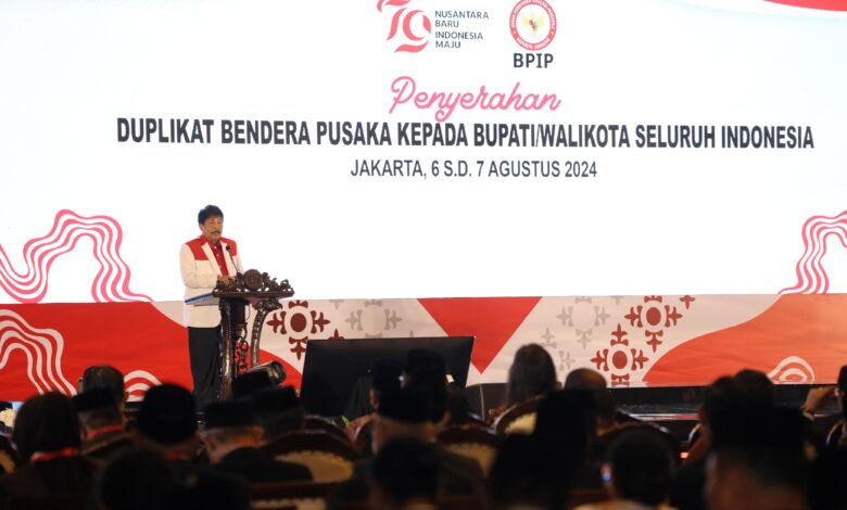 Kepala Kesbangpol Wakili Danny Pomanto Terima Duplikat Bendera Pusaka dari BPIP RI