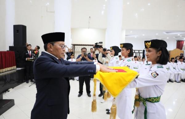 Wali Kota Kukuhkan Paskibraka 2024: Putra-Putri Terbaik Kota Makassar