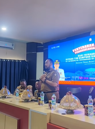 Dinas Sosial Kota Makassar Bersama Yayasan INANTA-CWS Serahkan Atribut Kampung Siaga Bencana di 4 Kelurahan