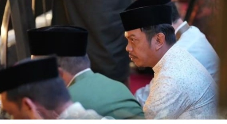 Kaban Bapenda Ikuti Sholat Shubuh Berjamaah