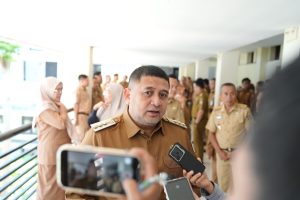 Rapat koordinasi dengan Camat dan Lurah 