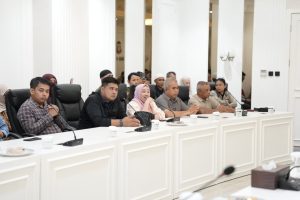 Warga Kelurahan Bira, Kecamatan Tamalanrea, menyatakan keberatan karena lokasi pembangunan dinilai terlalu dekat dengan permukiman